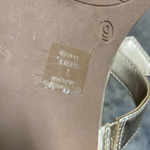 X-Appeal Gold Thong Sandal Size 9 - Picture 7 of 7